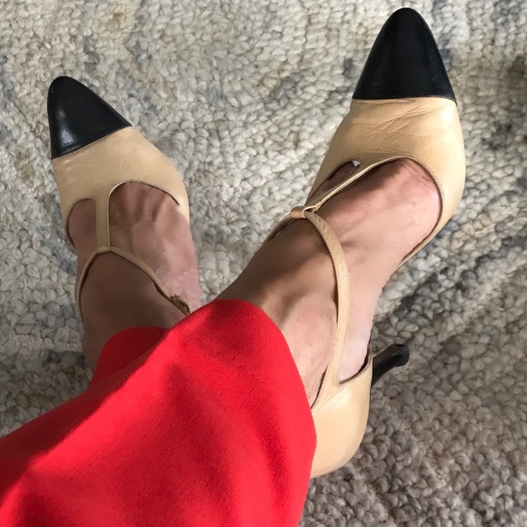 CHANEL heels T strap tan and black 8.5 - Picture 4 of 4